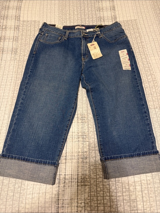 Levi's Denim - Levi’s size 14 regular fit sits below the waist capri stretch blue jeans NWT